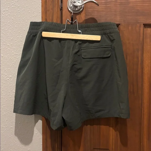 Athleta Dark Green Women's Athletic Shorts - Picture 2 of 6